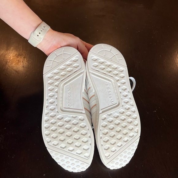 Adidas women’s NMD_R1 'White Rose Gold Metallic - Picture 5 of 8